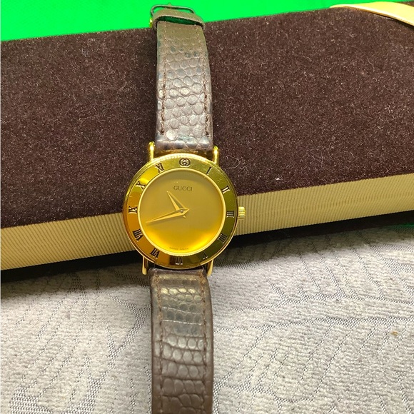 Ladies GUCCI watch 🔥🔥🔥 - Picture 1 of 10
